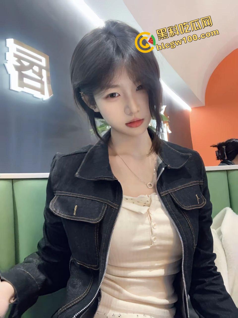 四川绵阳社会骚鸡【周梦瑶】极品御姐骚鸡露奶私拍，白虎粉逼爆操至喷水一地！独家曝光流出！-3