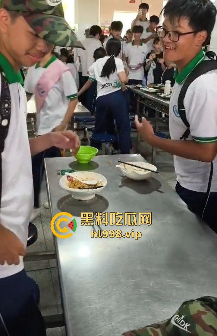 澄海职校精神小妹校内霸凌,收小太妹当马仔,学校里收保护费,谁不给钱就干谁!-10