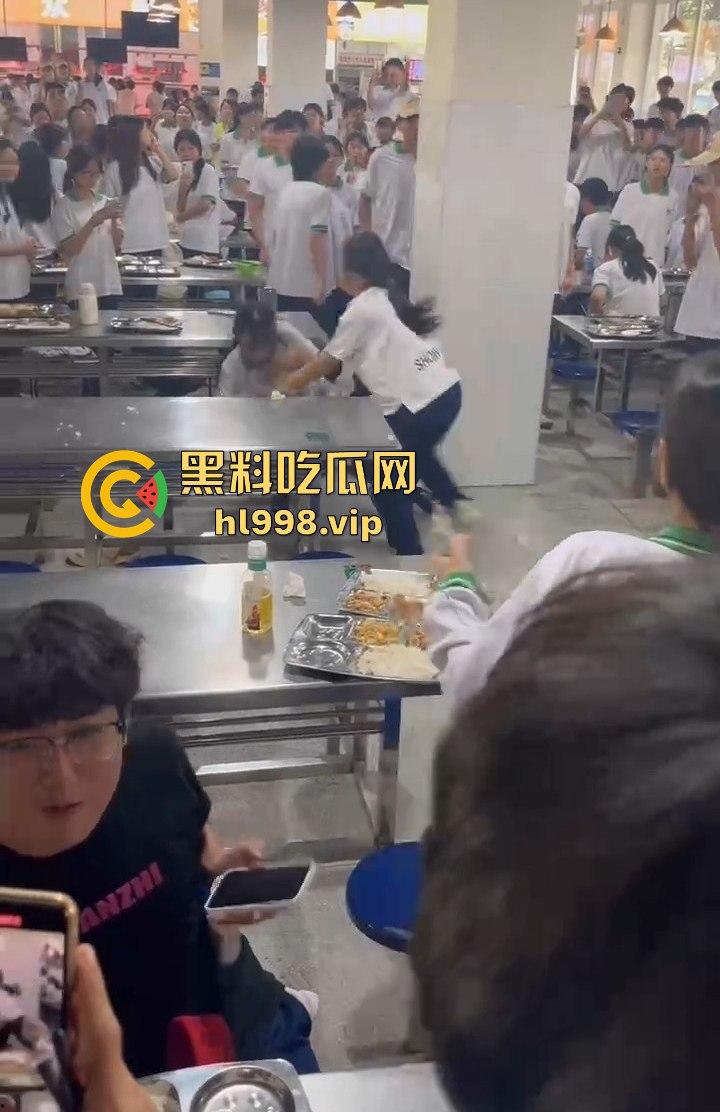 澄海职校精神小妹校内霸凌,收小太妹当马仔,学校里收保护费,谁不给钱就干谁!-12