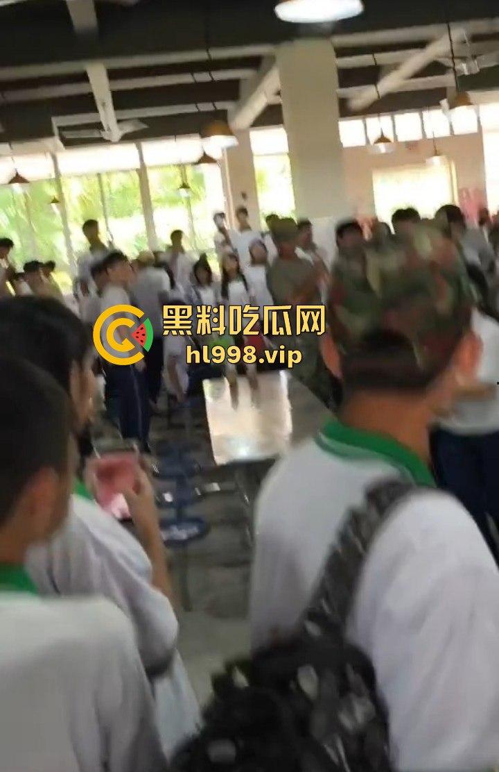 澄海职校精神小妹校内霸凌,收小太妹当马仔,学校里收保护费,谁不给钱就干谁!-13