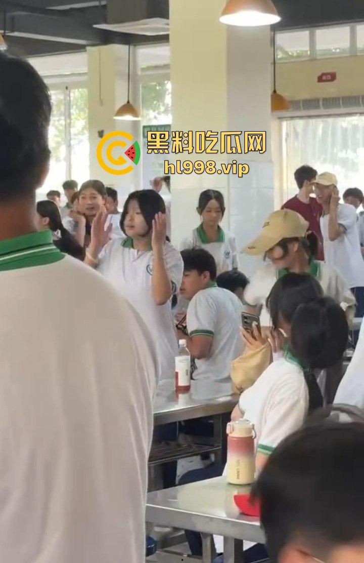 澄海职校精神小妹校内霸凌,收小太妹当马仔,学校里收保护费,谁不给钱就干谁!-14