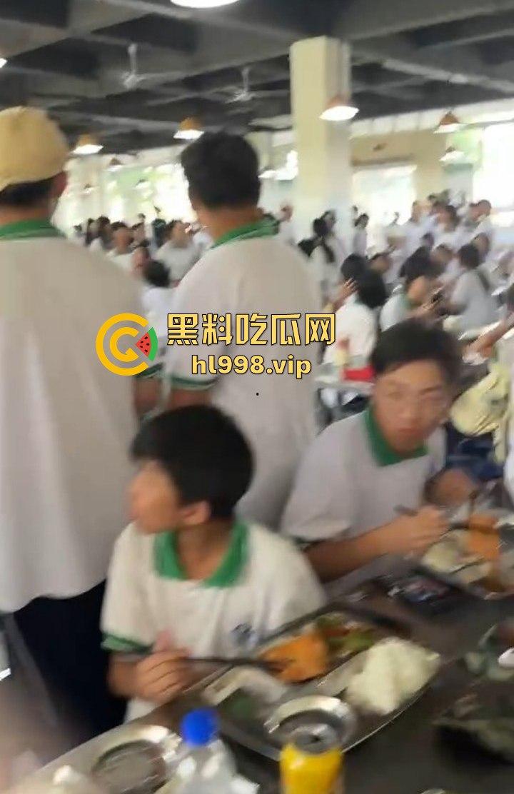 澄海职校精神小妹校内霸凌,收小太妹当马仔,学校里收保护费,谁不给钱就干谁!-15