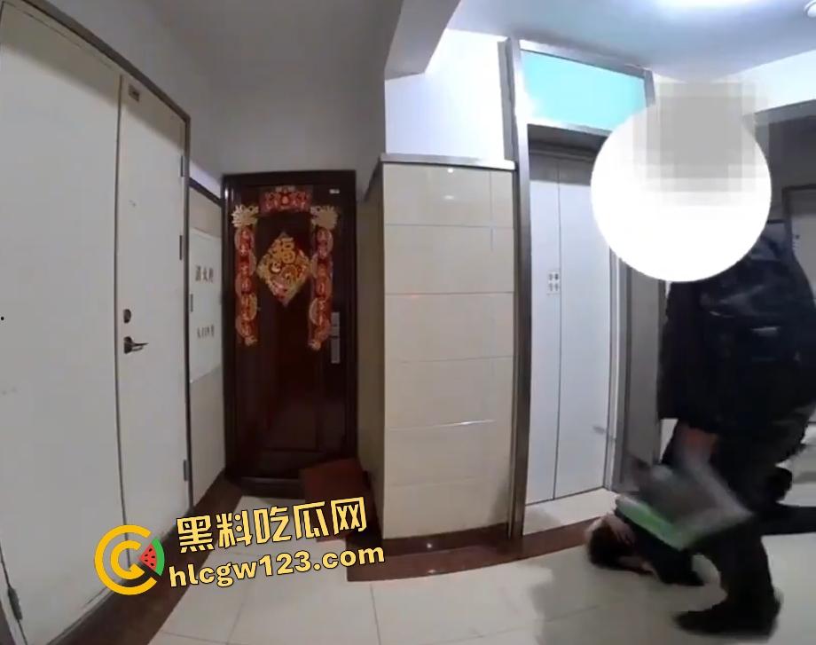 沈阳“窝瓜国王”家暴抖音【沉睡的猫.,】,女子下跪求饶仍被拳打脚踢,打完还被出轨抑郁导致流产!-5