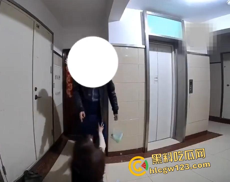 沈阳“窝瓜国王”家暴抖音【沉睡的猫.,】,女子下跪求饶仍被拳打脚踢,打完还被出轨抑郁导致流产!-8