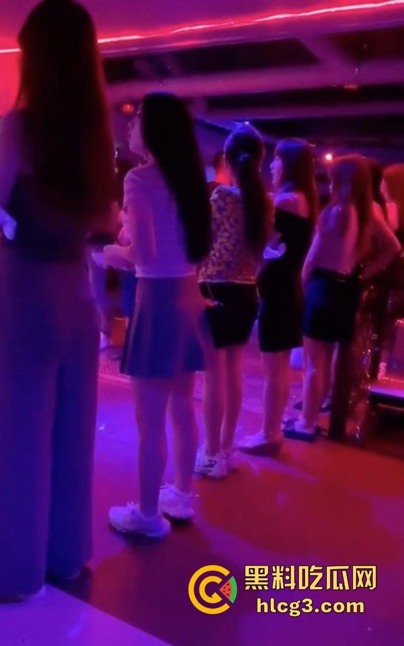 “十元一摸”成都夜生活的性故事 现在知道莎莎舞是怎么玩的了吧！不行了！扶我去成都-8