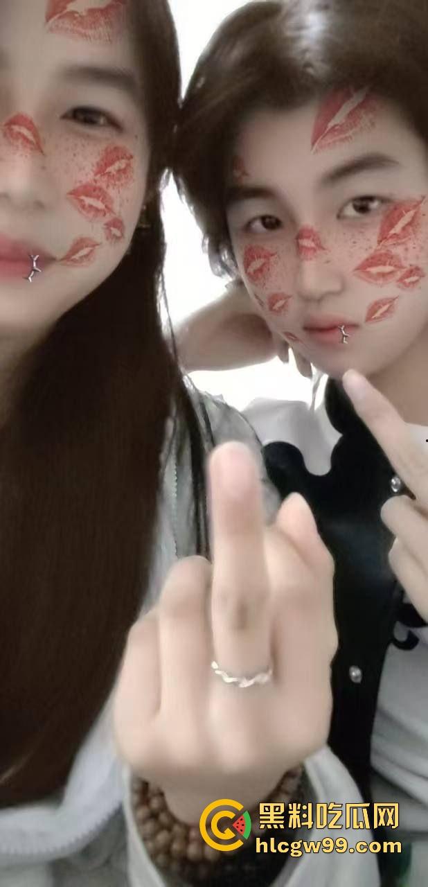 600块搞了个假清高的女同出来卖还立规矩,逼给随便草,嘴却说是留给女友的,还装什么圣母卖骚穴!-3