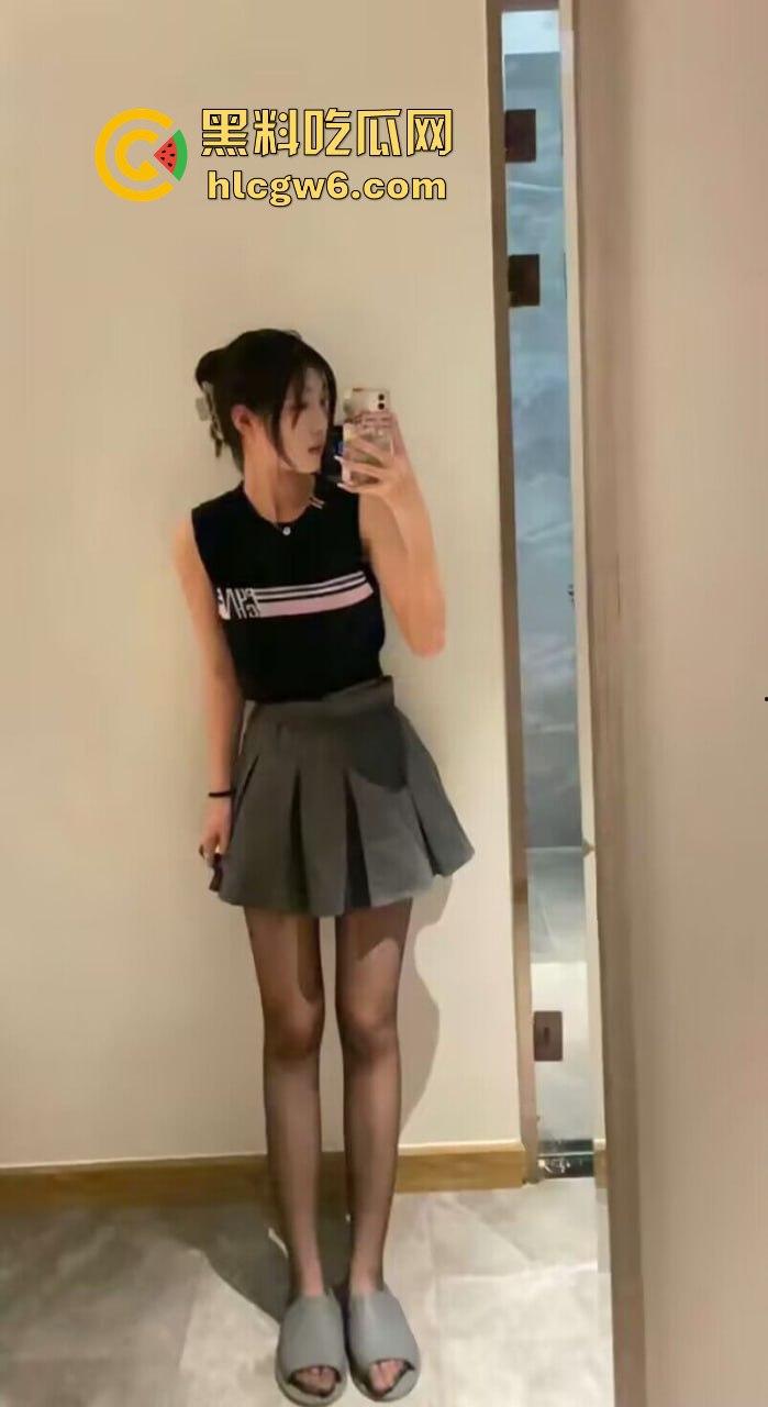 女子灌醉闺蜜给男友当鸡吧套子 摁头深喉撸管当飞机杯 闺蜜喝得烂醉还被内射 这才最佳好老婆!-7