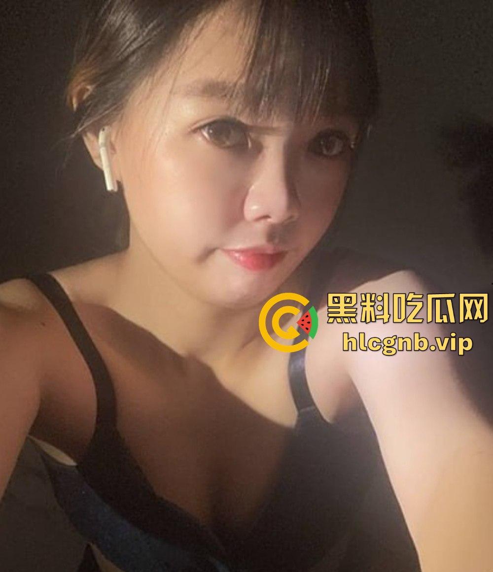 台湾新北少妇『牛如月』洗衣店微胖老板娘自拍卖骚!黑丝OL制服下的极致诱惑!-2