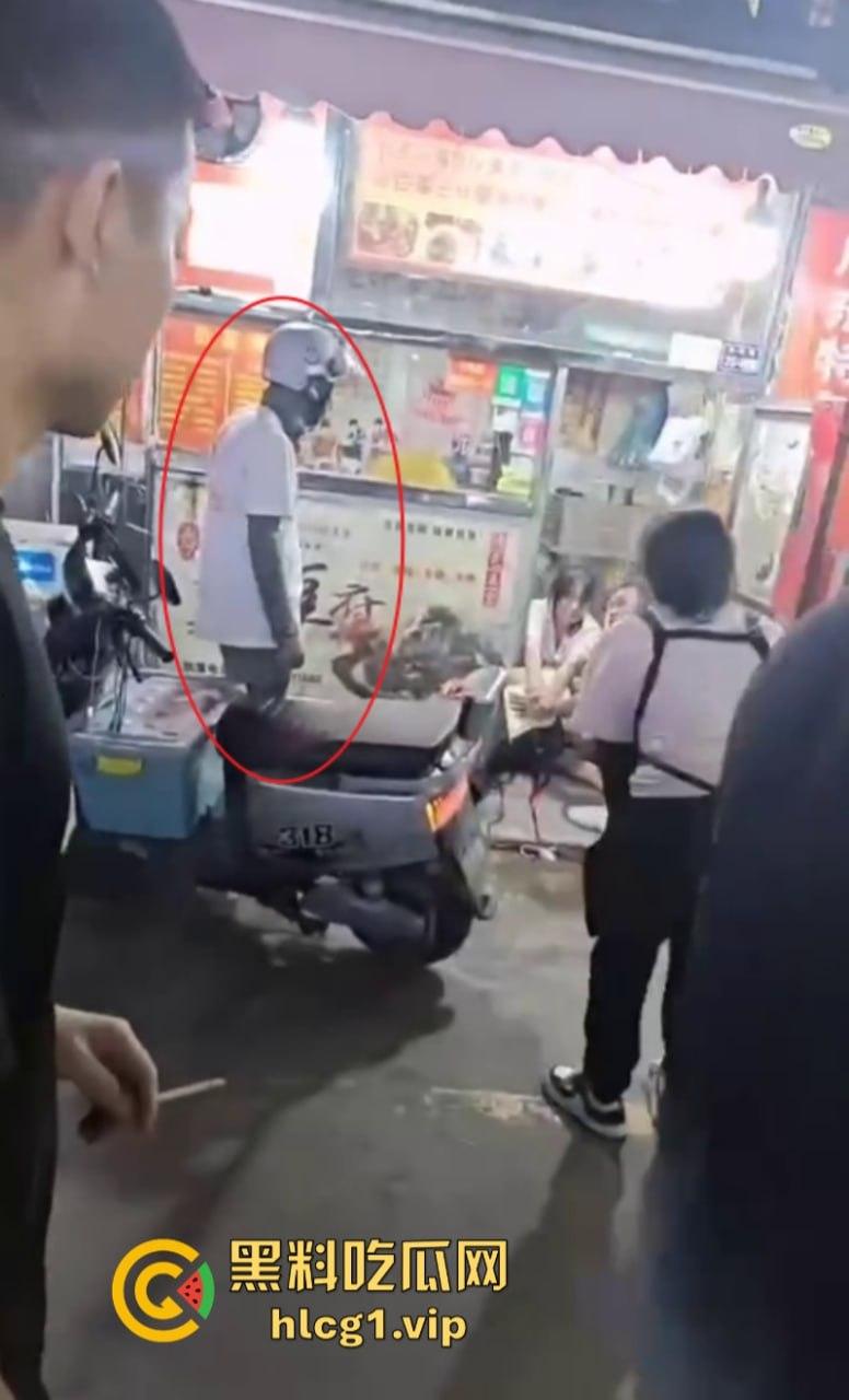 江苏宿迁蓝天市场外卖员等餐太久 拿刀刺杀饭店老板现场血流成河！-5