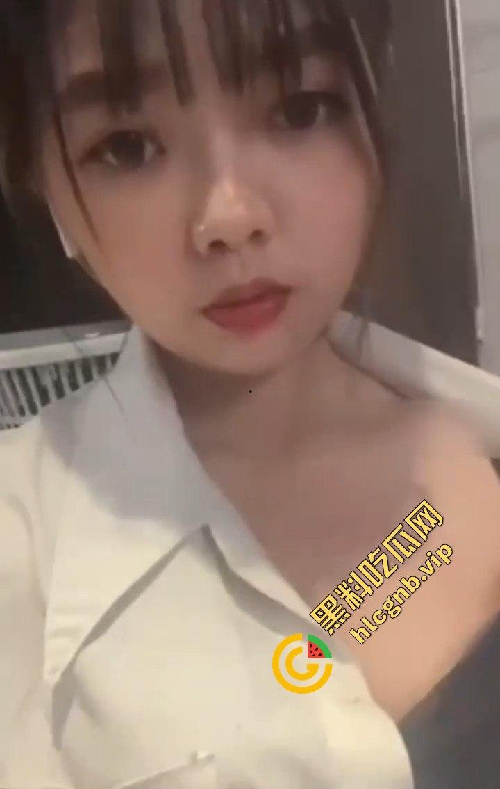 台湾新北少妇『牛如月』洗衣店微胖老板娘自拍卖骚!黑丝OL制服下的极致诱惑!-6