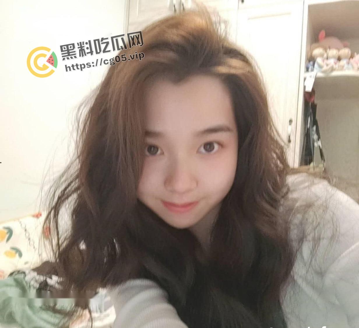 青岛大学甜美多毛妹子 颇有王祖贤味道 被捆绑调教 露出腋毛非常色情 边草边问是不是肉便器 叫声爽撸-2