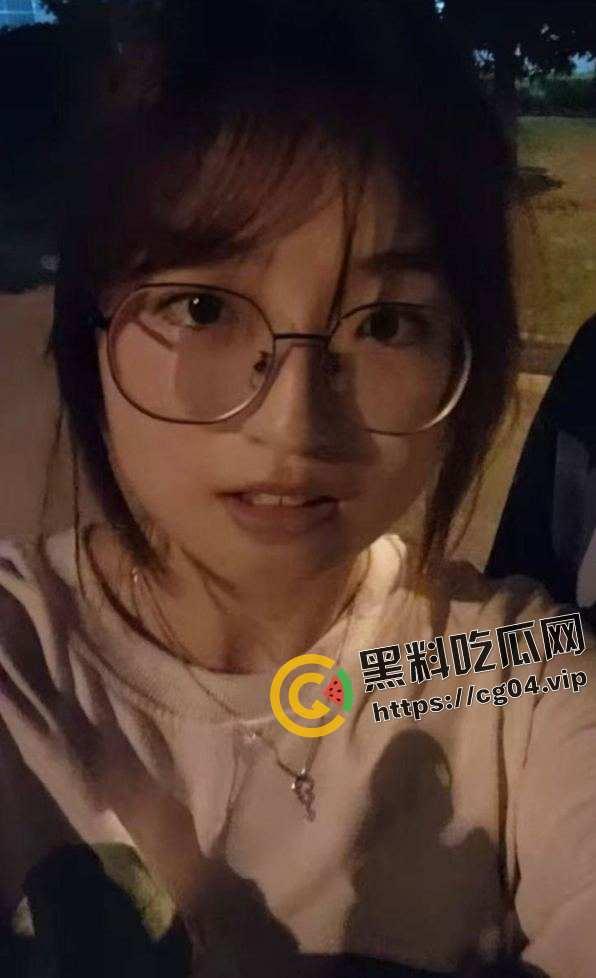 曝光渣女！柳州职业技术学院反差婊韦闫妮  私生活混乱 头像和学长3排上分 视频被男友流出曝光-1