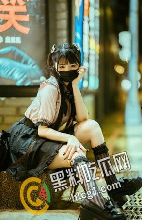 网红福利姬 落落Raku 极品女神反差萌妹 夜晚户外跳蛋大尺度自慰 写真 视图精选-18