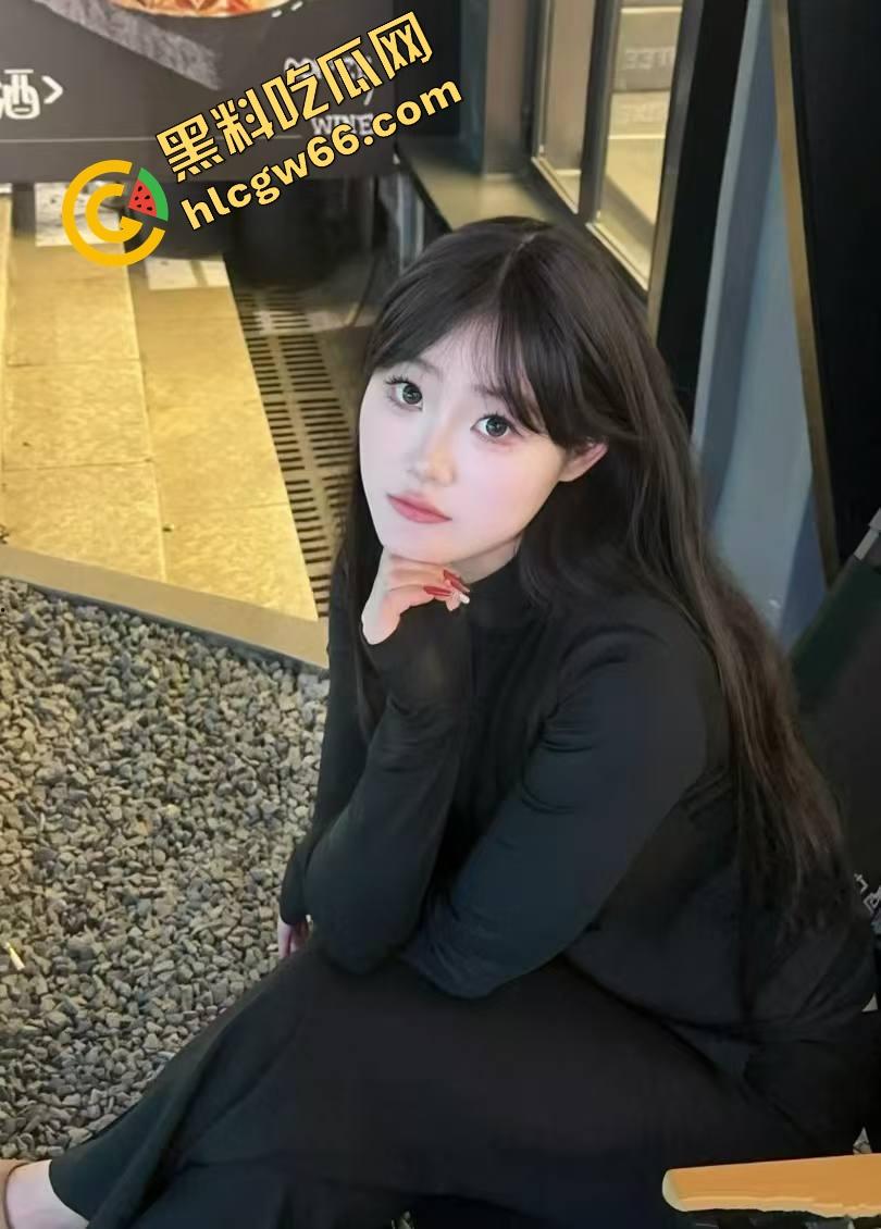 美容店老板娘下班关店偷情，精壮情夫在按摩床上暴干半小时，奶子晃飞骚水淌地、床都快操散架了！-5