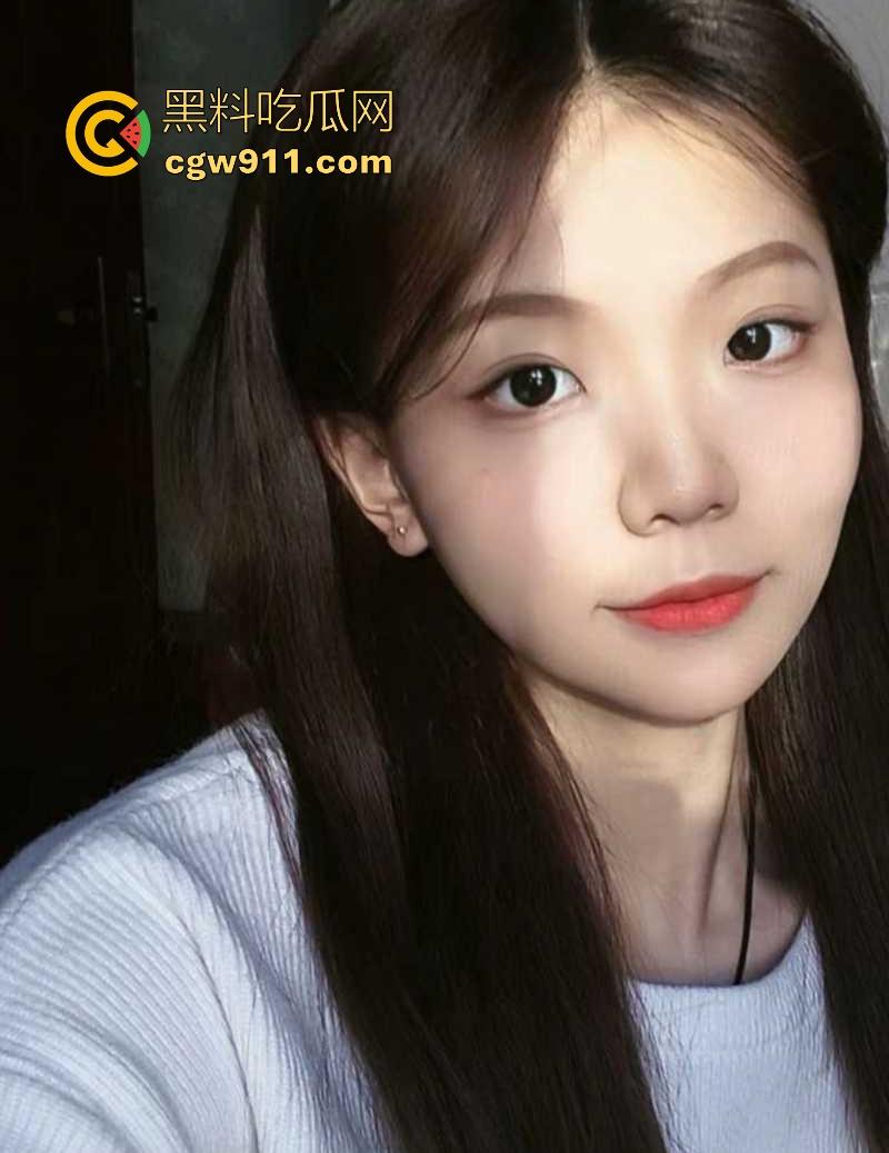 新疆大学极品女大【赵芽菲】自慰视频曝光，为捞金卖自慰视频尺度超爆，多毛蜜穴淫汁拉丝诱人！-5