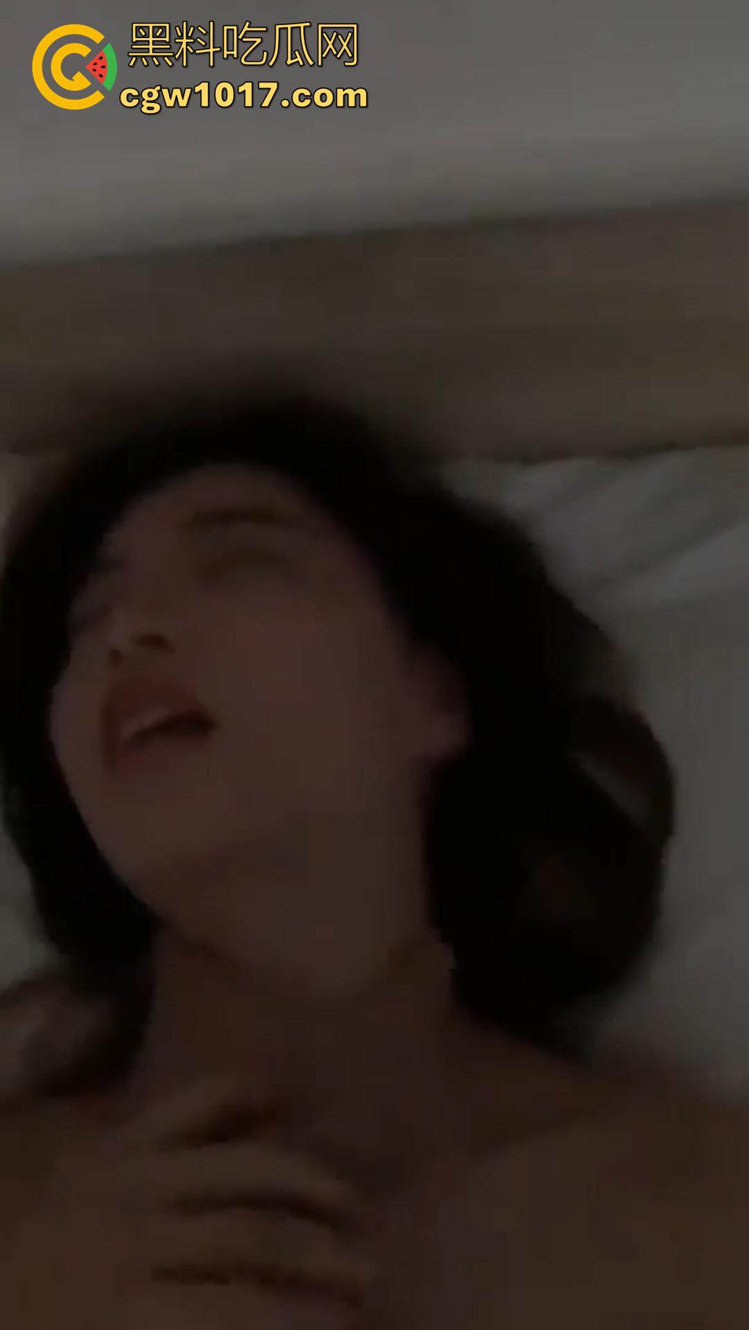 骑行圈的女神【白兰鸽的事】翻车大戏！和大哥撕逼后被怒爆性爱视频，原来床上就是一条骚母狗！-9