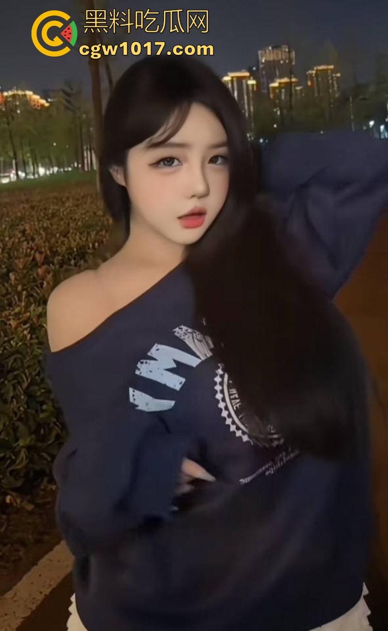 抖音巨乳网红【乖乖酱】福利私拍合集曝光流出，G奶少女私下淫荡十足，丰满身材揉乳晃臀，指摩擦私处眼神魅惑撩人！-5