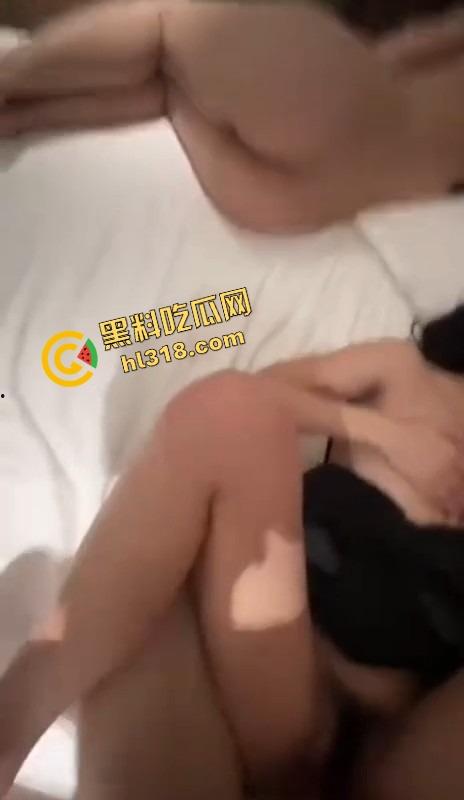 成都06年嫩妹『夏郁』酒吧喝点就带去酒店爆肏，刚进门就喊要大鸡巴，小骚逼掐脖子伸舌头欠操到不行！-9