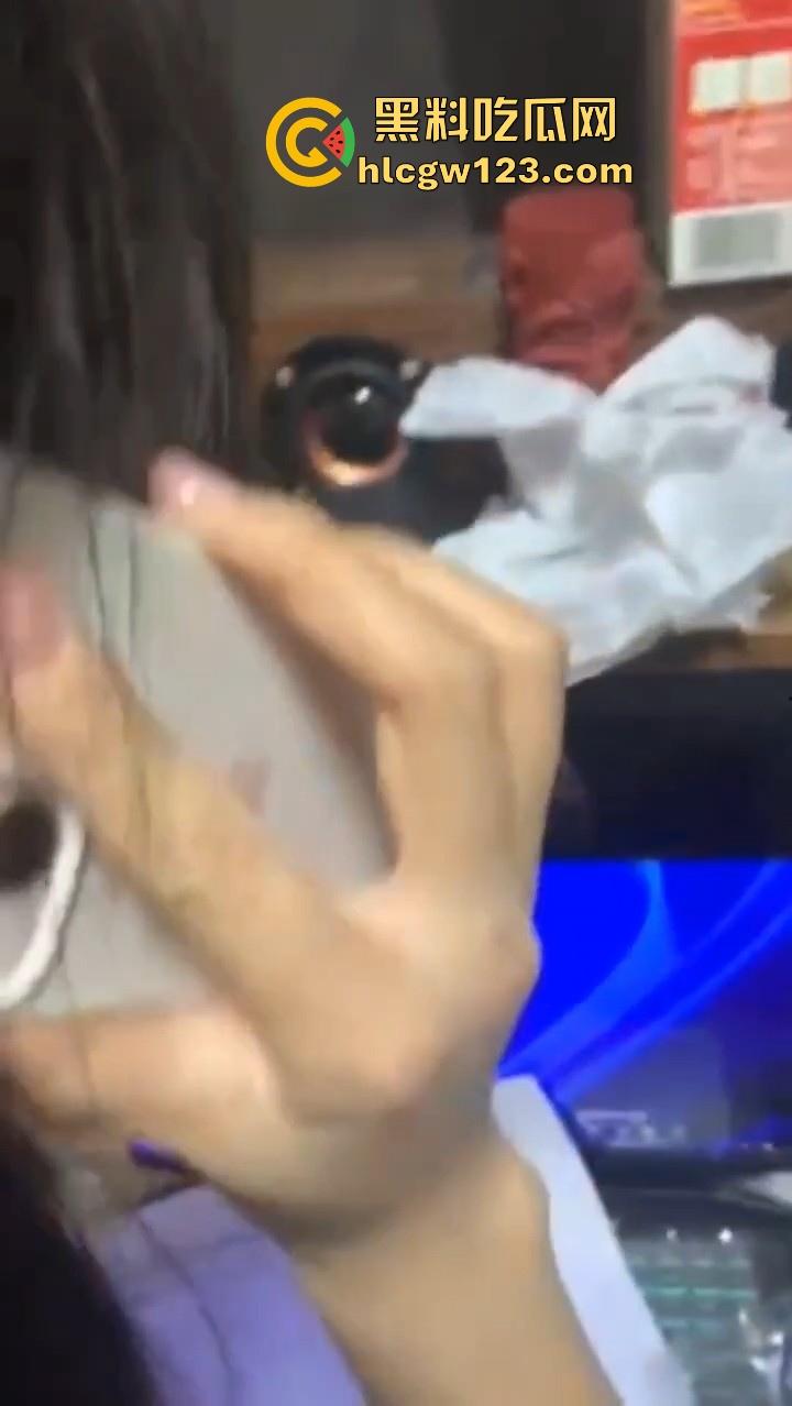 社交软件约炮极品大学生 见面就直接干 一边接电话一边后入 完全顶不住全射进去了!-8