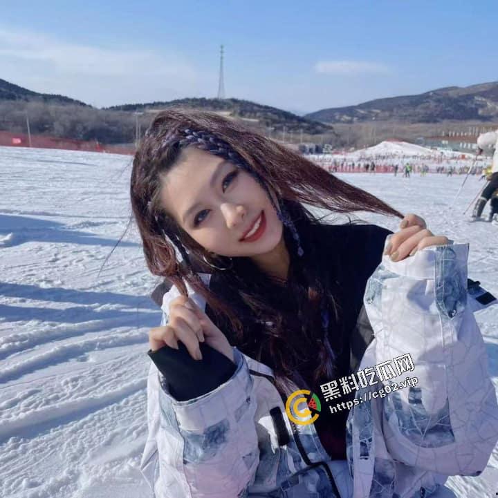 北京海淀区教师 杨佳佳 反差曝光 这个美颜绝了 十级美颜效果 真人竟然长成这样!-1