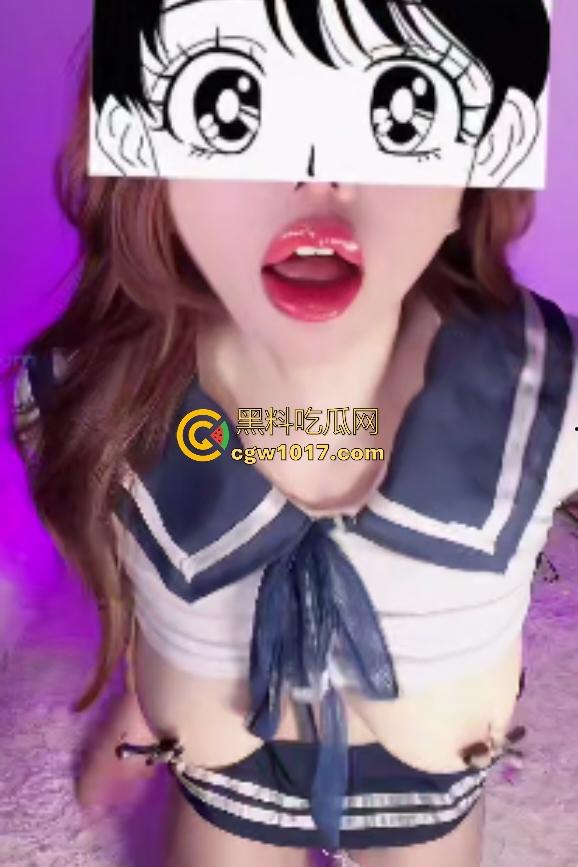 金主给万元让抖音网红【娇妻】录发骚视频，鞭子狂抽奶子，跳蛋塞B没感觉只能用手指猛抠出水，这万元绝对值了！-8