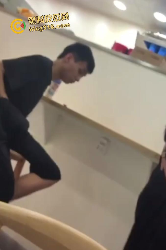 当众打飞机合集!来学学这些大神是如何在公共场合射精还不被发现的吧!-1