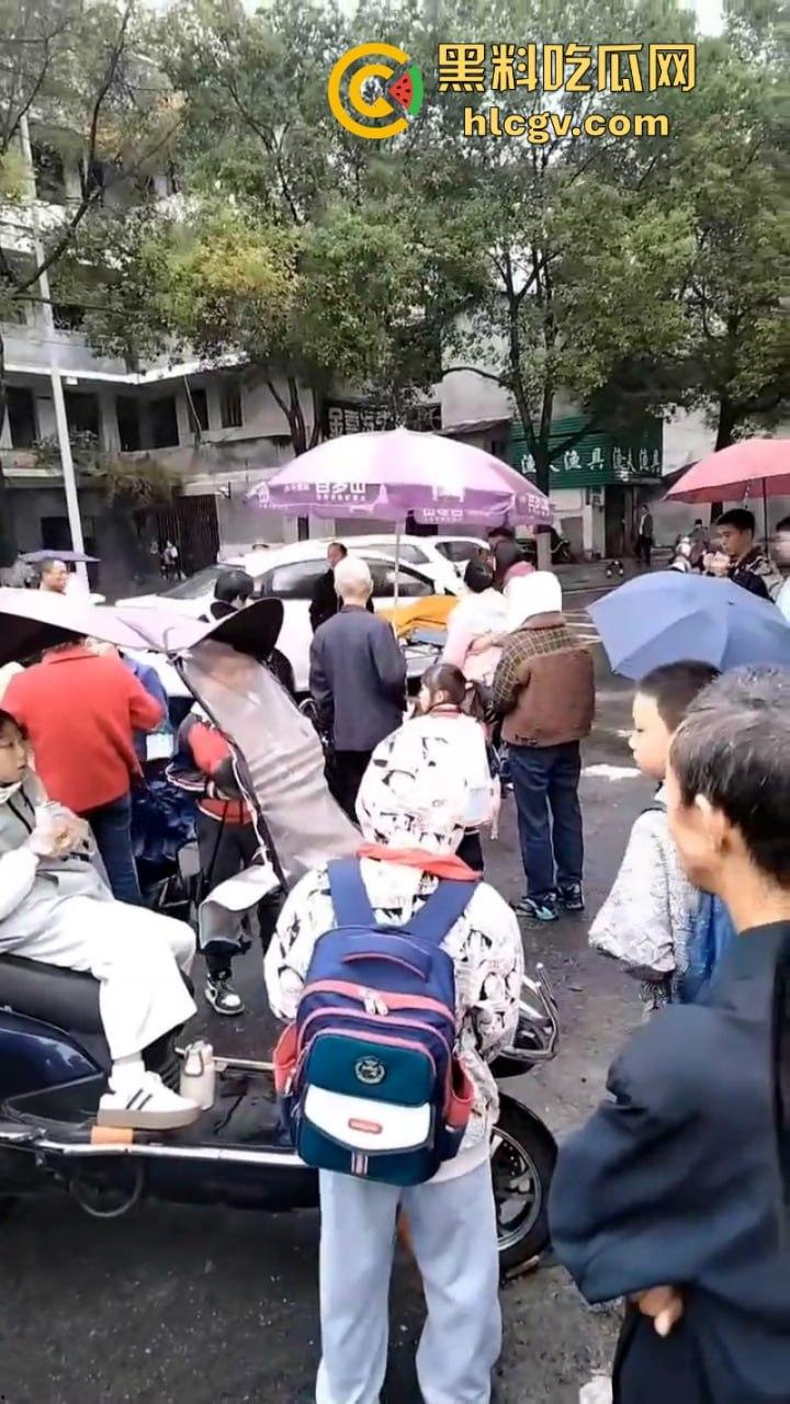 湖南衡阳又现深井吃人!工地拿纸皮当井盖 小学生坠井身亡!-4