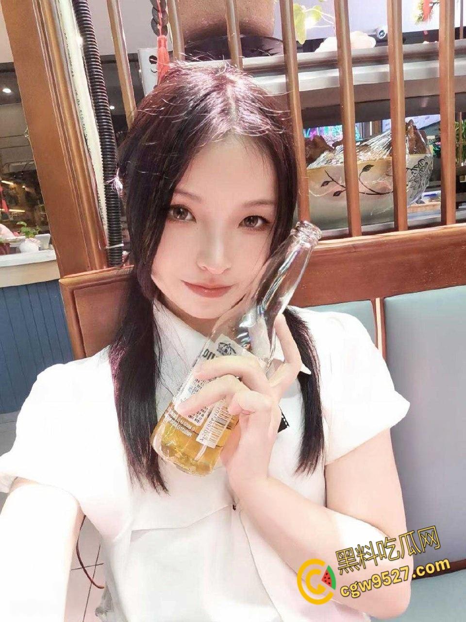 杭州黑马酒店销售【伍胥清】,表面清纯甜妹,背地里微信撩骚约炮,饥渴难耐厕所镜前后入爆操 !-6