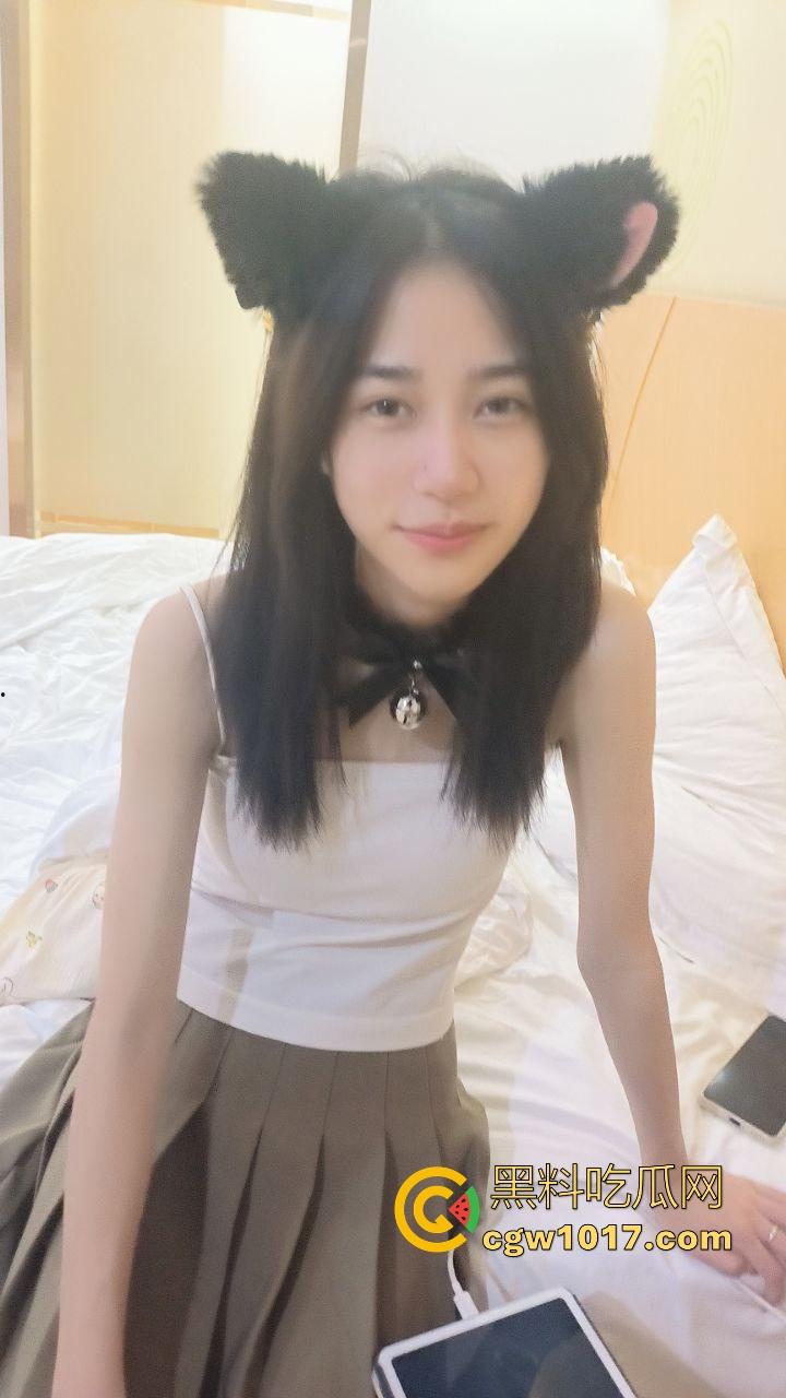 可爱清纯白月光最终还是倒在金主的大屌下，曾经可爱单纯的她以沦为金主性奴，胯下侍奉爆筋肉棒，她再也回不来了！-4