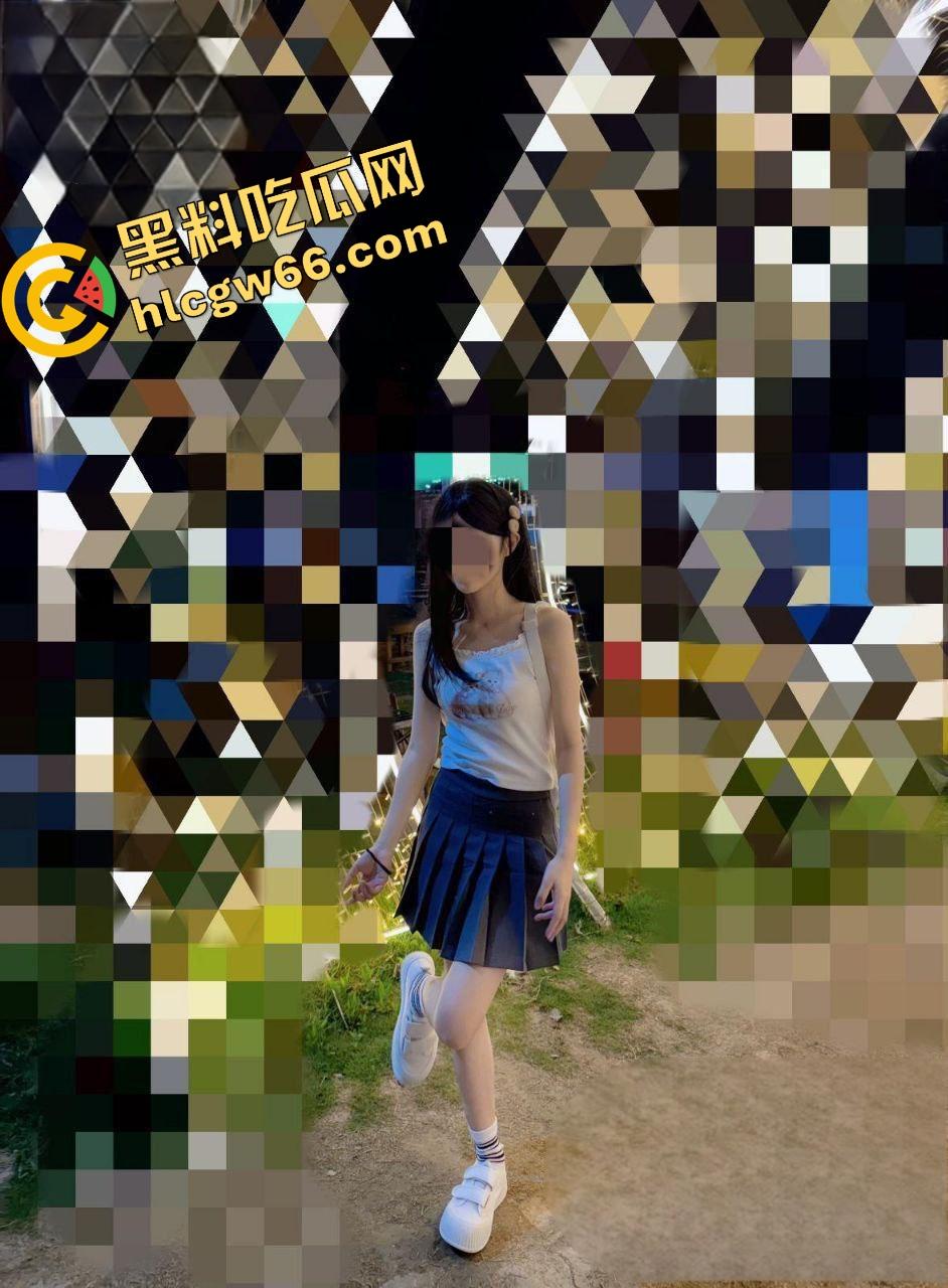 海角大神乱伦浴室偷袭亲妹,洗脸台马桶浴缸轮番后入狂捅嫩穴,操得妹妹腿软爽到翻眼!-1