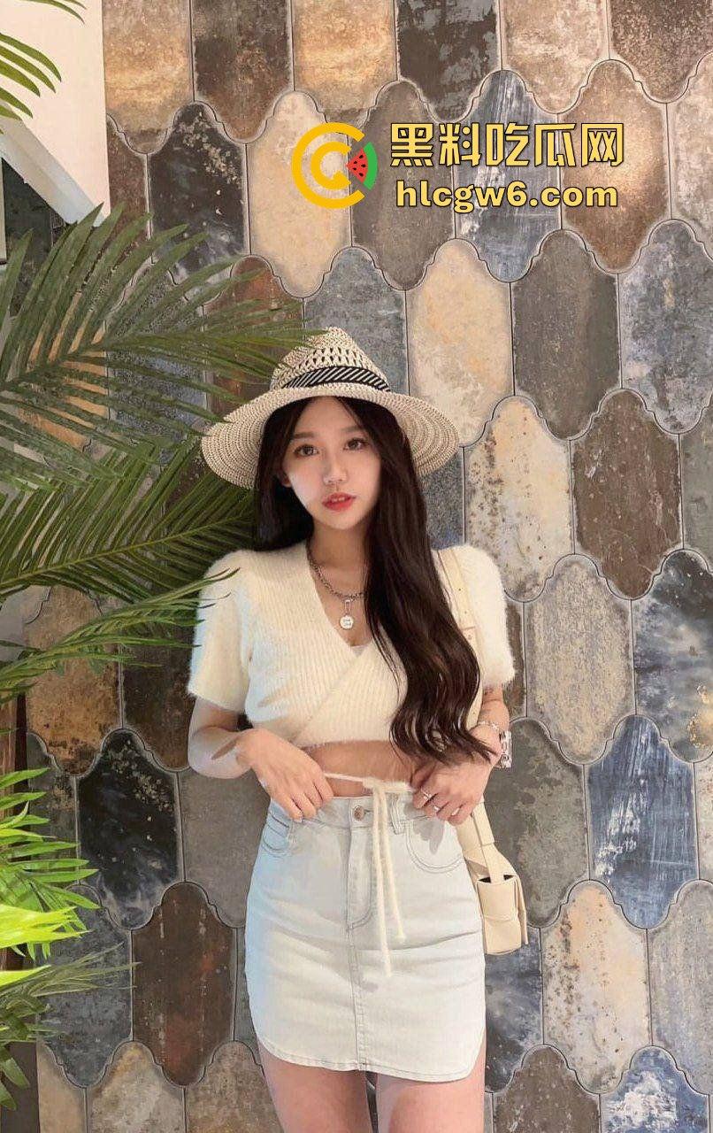 前台妹大学刚毕业傍上公司高层，送奔驰smart不上班！被老哥包养一年，玩腻了说踹就踹，小三始终是替补，梦醒太快！-6