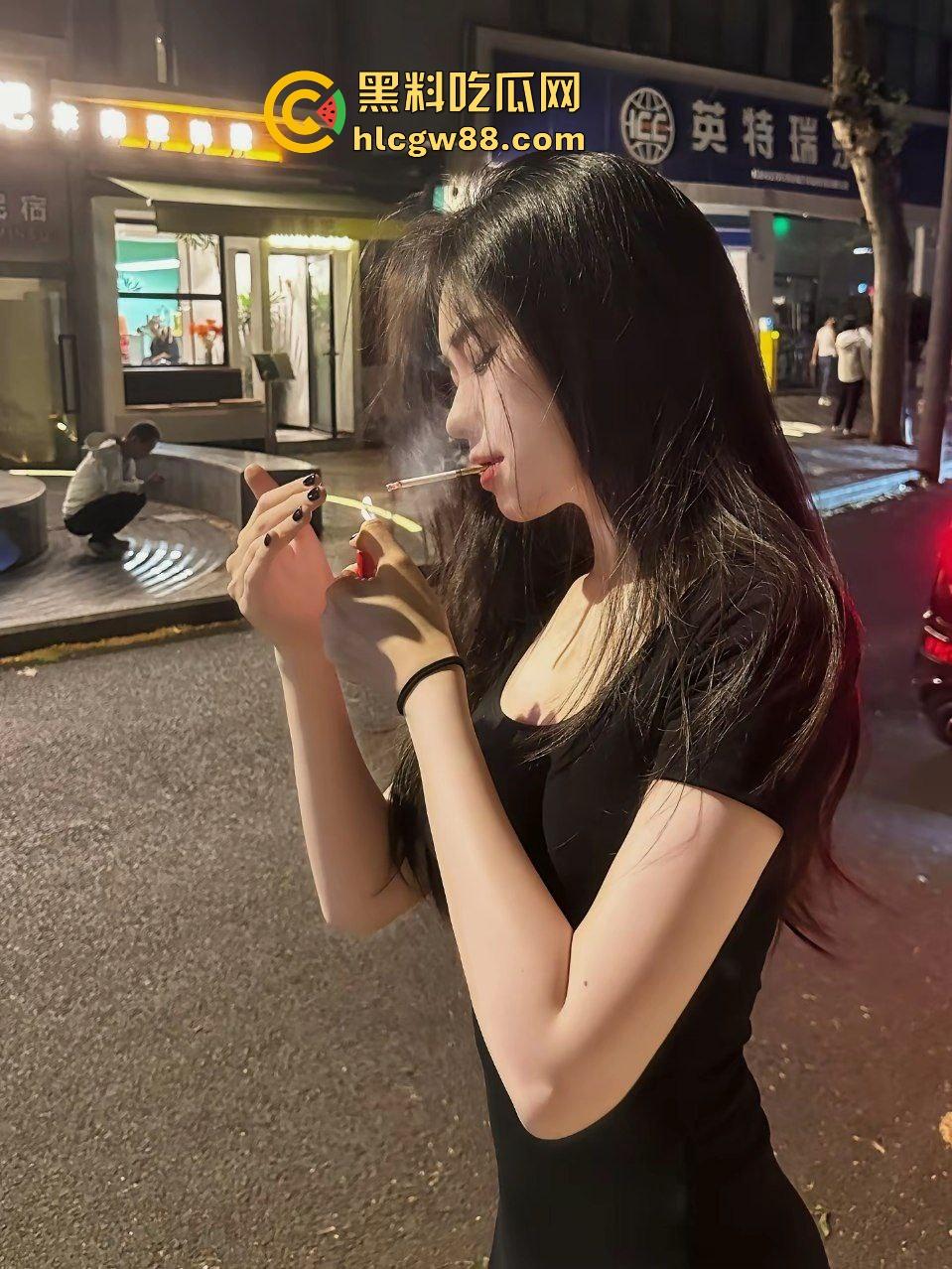 抖音美艳御姐骚鸡【917】长期约炮土豪大哥白浆泛滥成灾,拽着头发不停深喉口爆求饶喊不行!-4