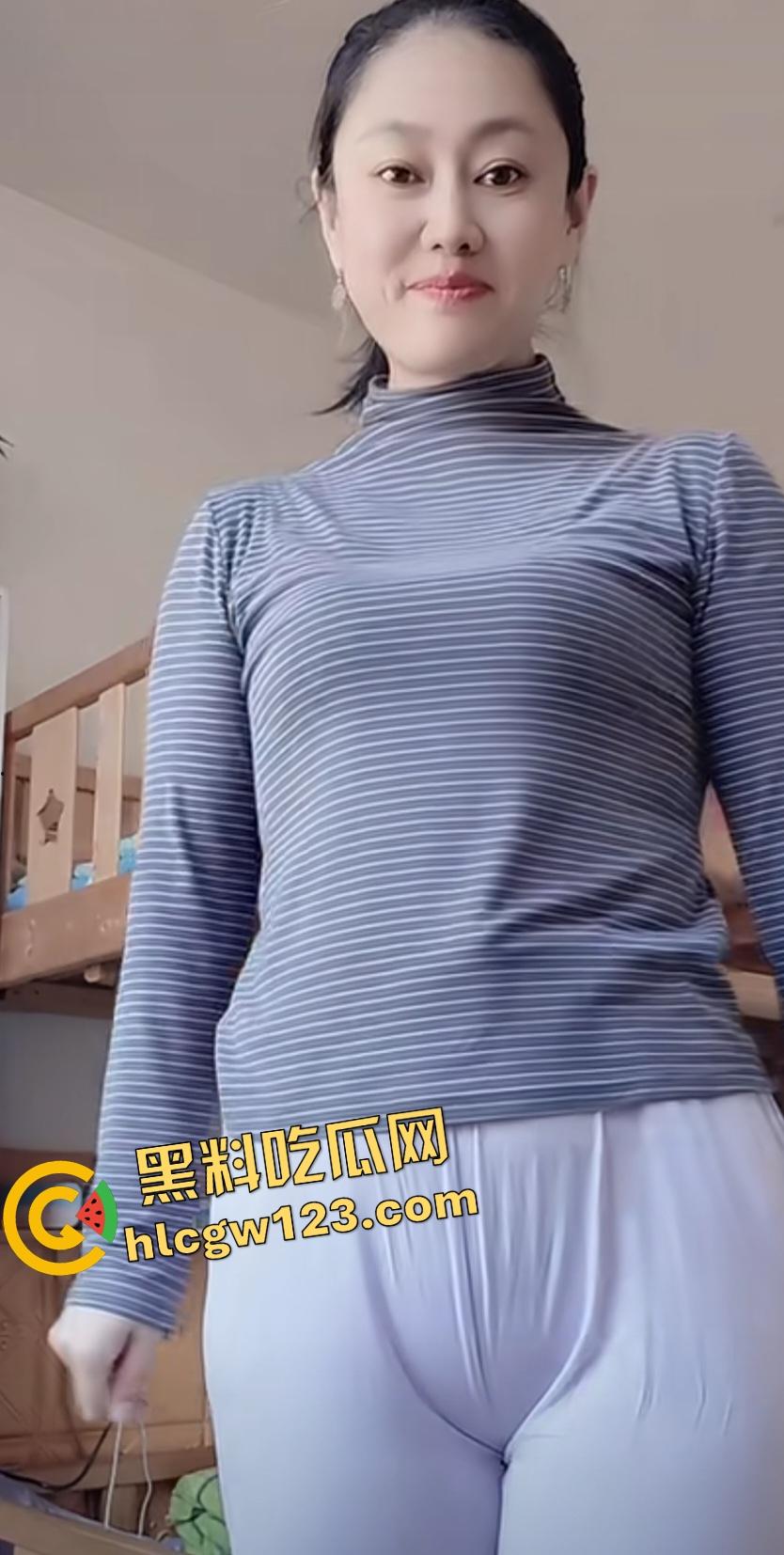 快手内蒙古【颖颖@333】黑丝肥臀熟女喷水！后入传教士狂操内射，内蒙古最骚奶茶！-2