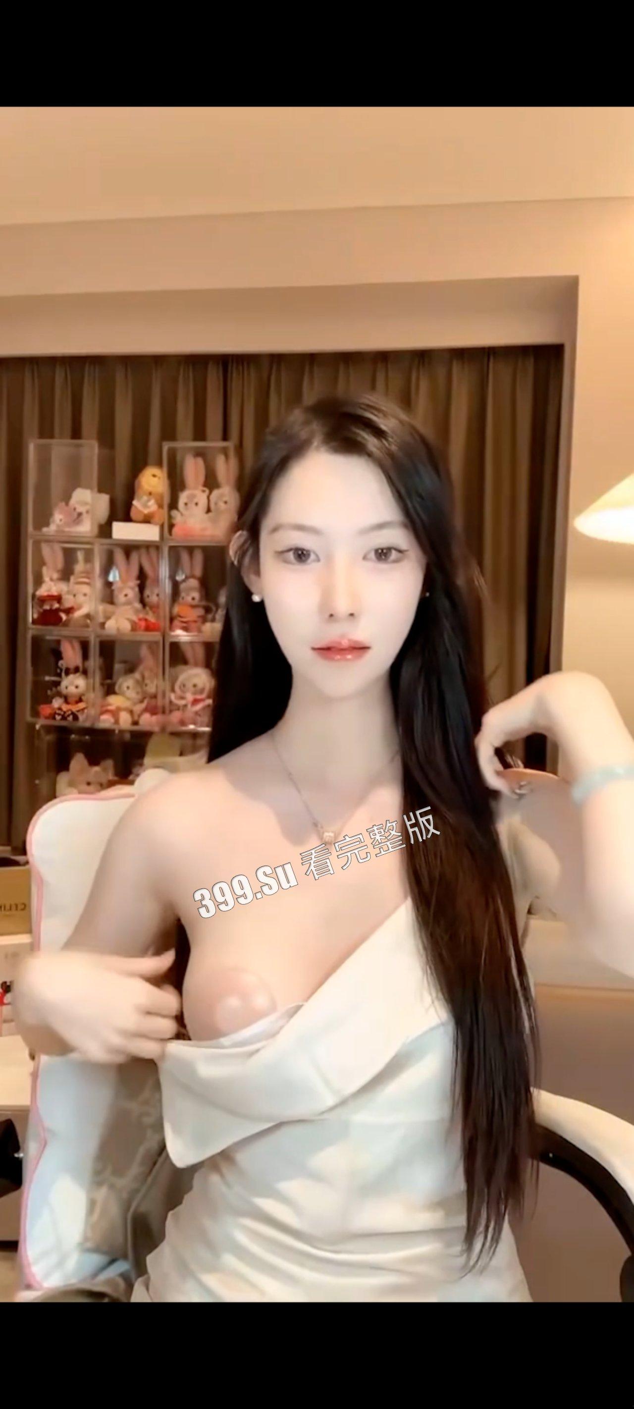 抖音快手女主播露点合集 瓜友们觉得她们是故意的还是不小心的? (三)-7