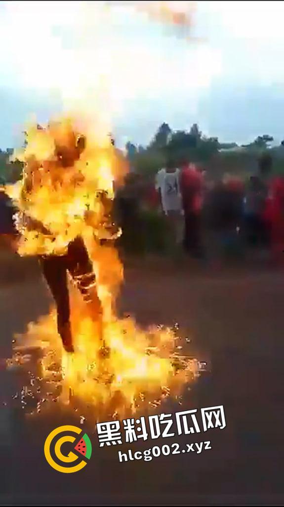 尼哥就是狠！南非尼哥虐待小孩 被抓到后活活烧死 惨不忍睹-3