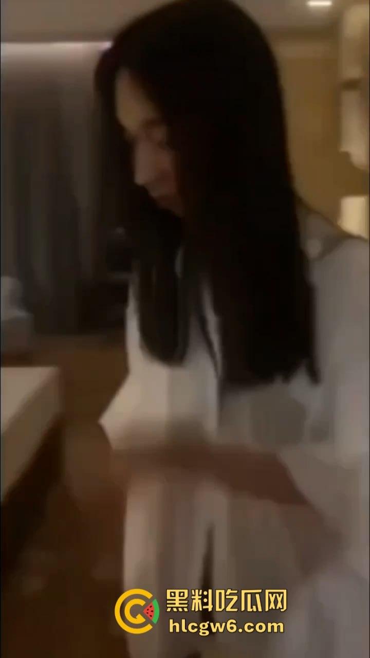 厦门小伙网恋奔现大翻车 开房约炮裤子一脱双鸡对望 萌系女友竟是变态男娘？-9