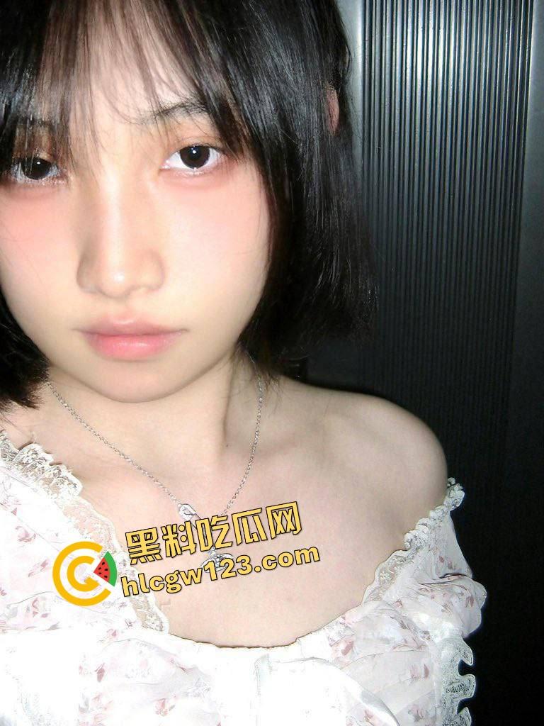 重庆技校反差婊【孙姗姗】自爆民宿狂欢夜，JK外套还没脱就被干翻在床，操到后半夜连床都下不了！-6