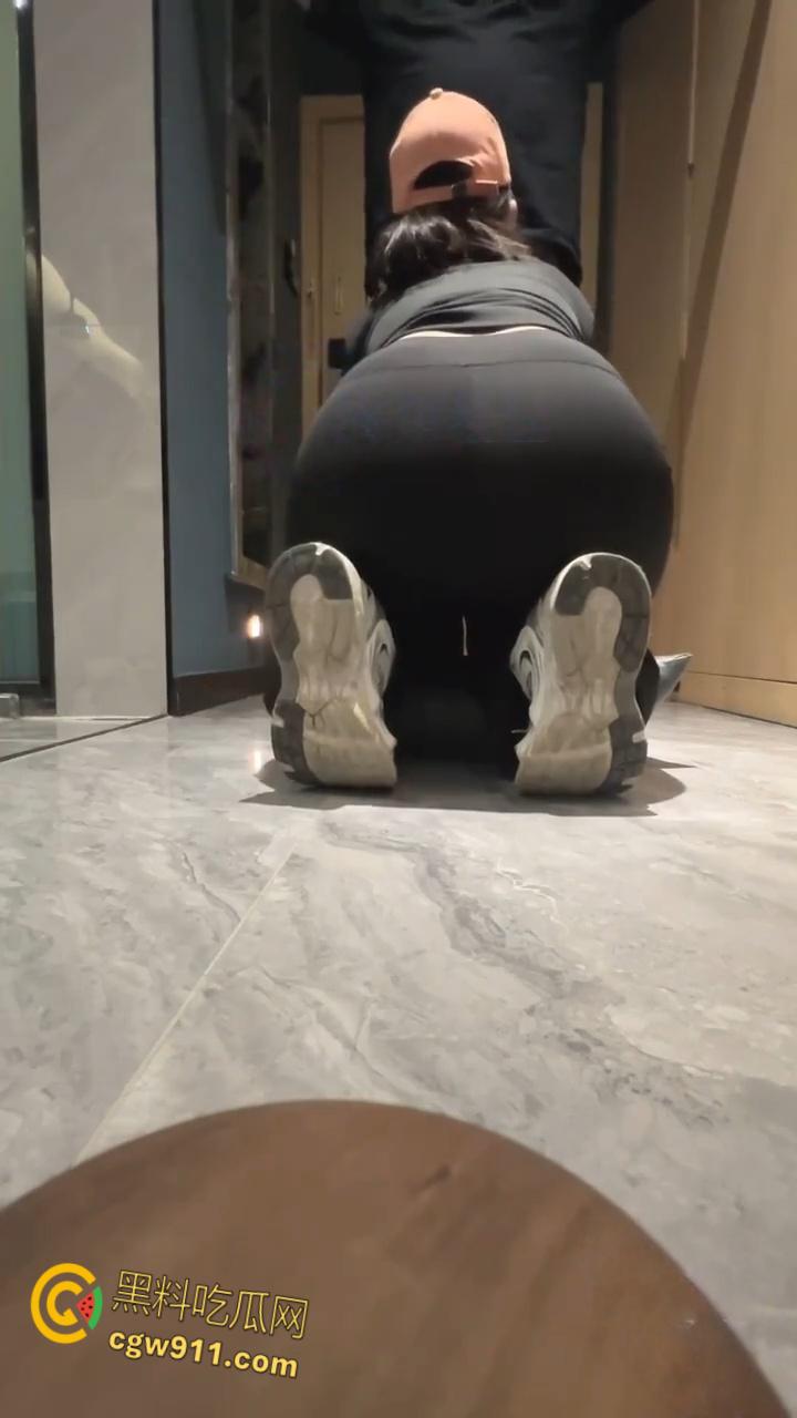 骑行圈绝美少妇,紧身装巨乳翘臀,白虎骚穴被无套抽插,女上骑乘扭臀榨精,差点没忍住全射在巨乳上 !-3