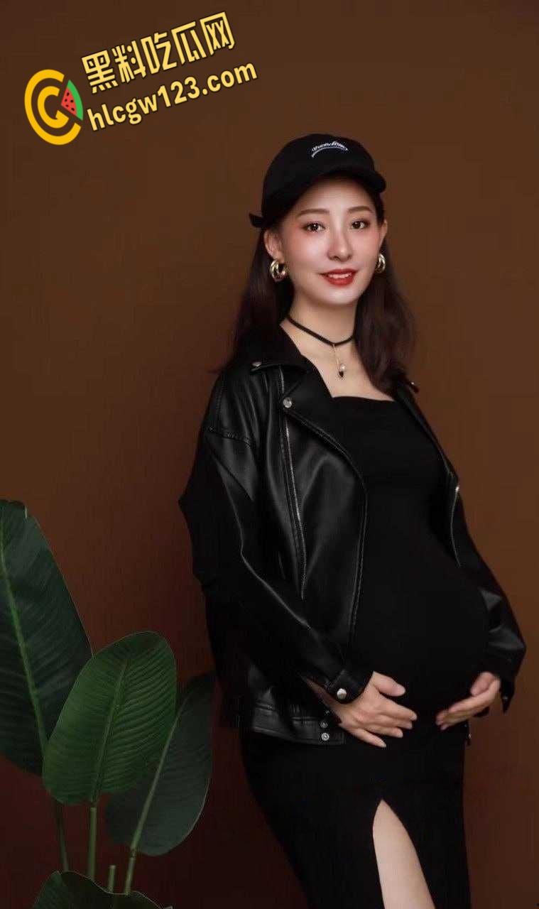 寂寞孕妇借抖音公开卖淫，这奶子都快能挤出奶了，这么大的肚子也不怕把孩子顶坏了？-2