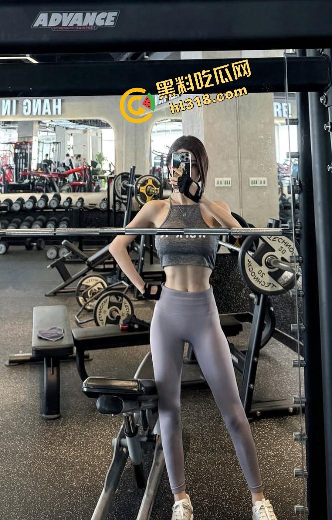 澳圈豪门再曝大瓜『何猷君』早和BY2妹妹孙雨生娃,跟亲妹骨科绯闻,爱妻好老板都是奚梦瑶陪跑出来的人设-15