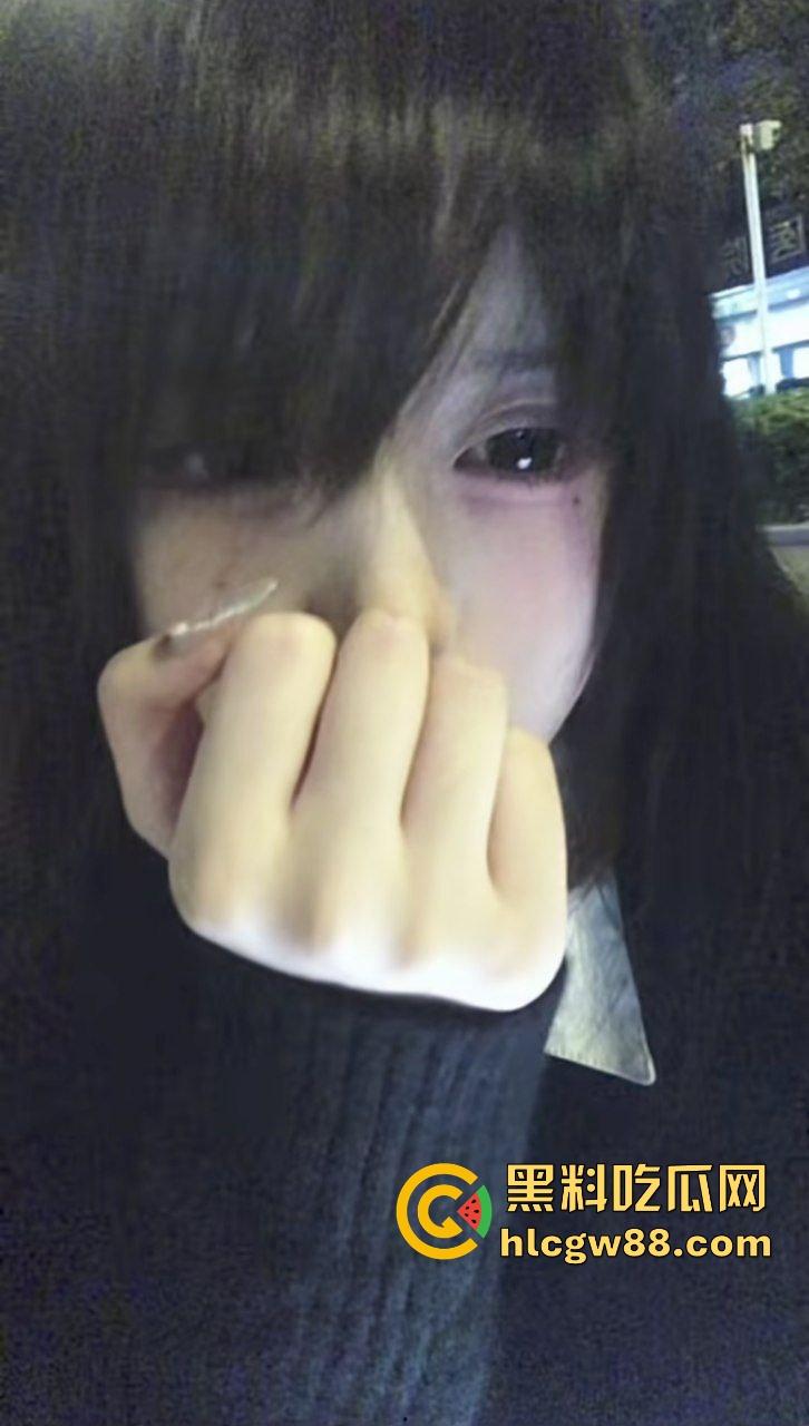 帅哥社交软件网聊反差大学妹【陈珂】加V线下约炮淫荡吃鸡巴，享受肉体碰撞后入猛操！-5