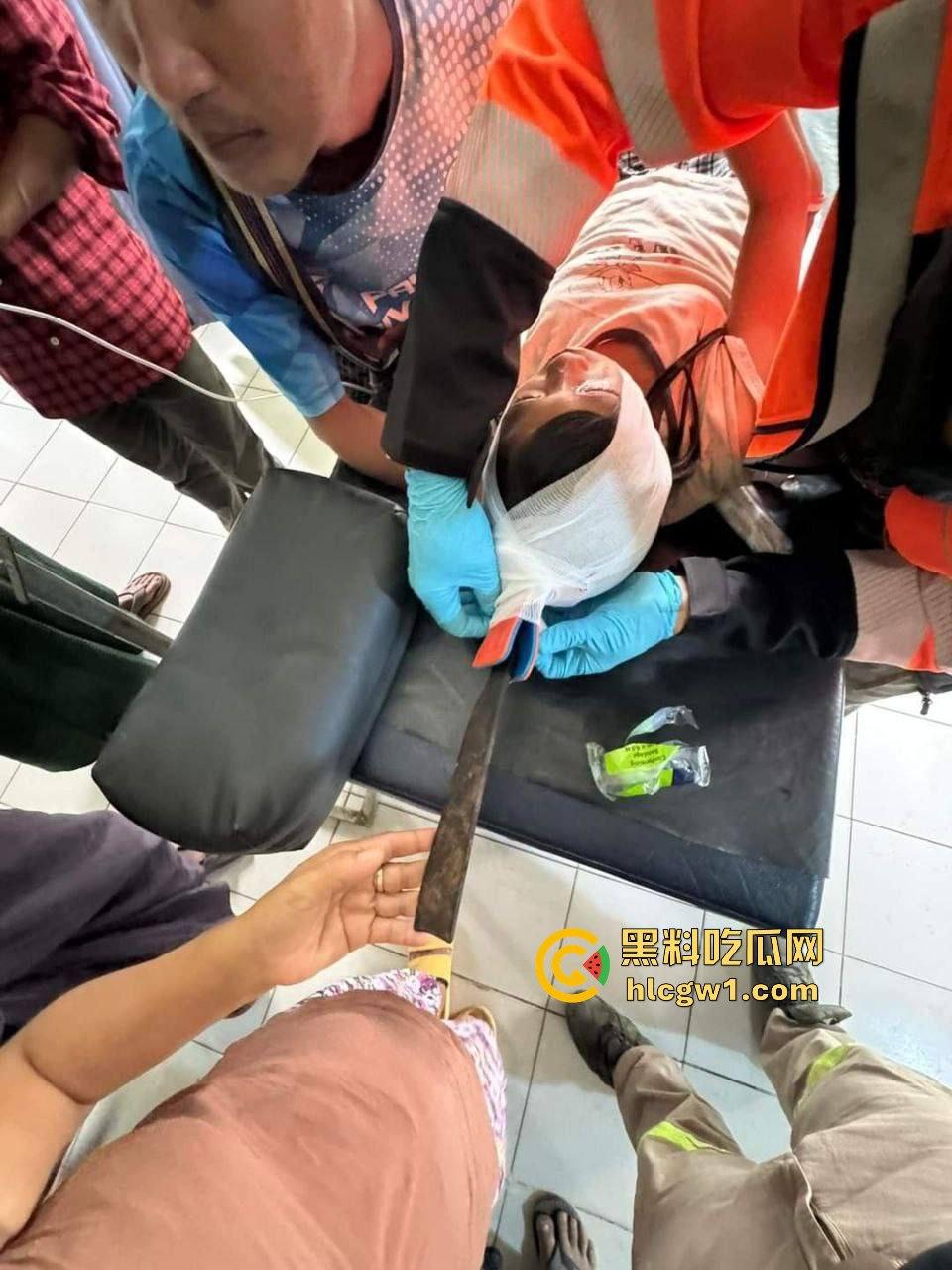 妙瓦底一女孩头部被刀插入！竹片墙掉刀酿惨剧，紧急送往泰国湄索医院！-7