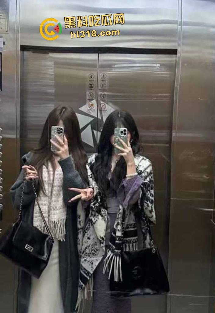 抖音21岁美少女【小兰兔了】四川轻化工大学学生,黑丝自慰撕烂摸逼,再加钱可以上床操逼了!-4