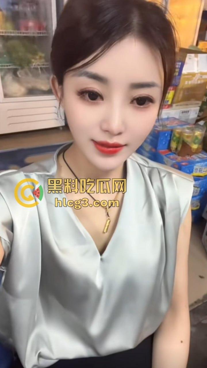 广东澄海1987烧烤店火辣老板娘『张丽华』与老板卷帘门内激情啪啪视频曝光,烧烤店一夜爆红!-8