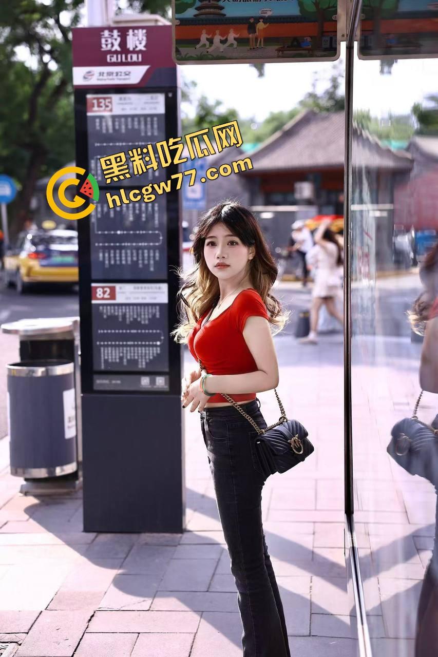 西安女大学生『希昭』私密照流出，室外露出成瘾，蜜桃臀主动无套上位，母狗潜质爆棚！-1