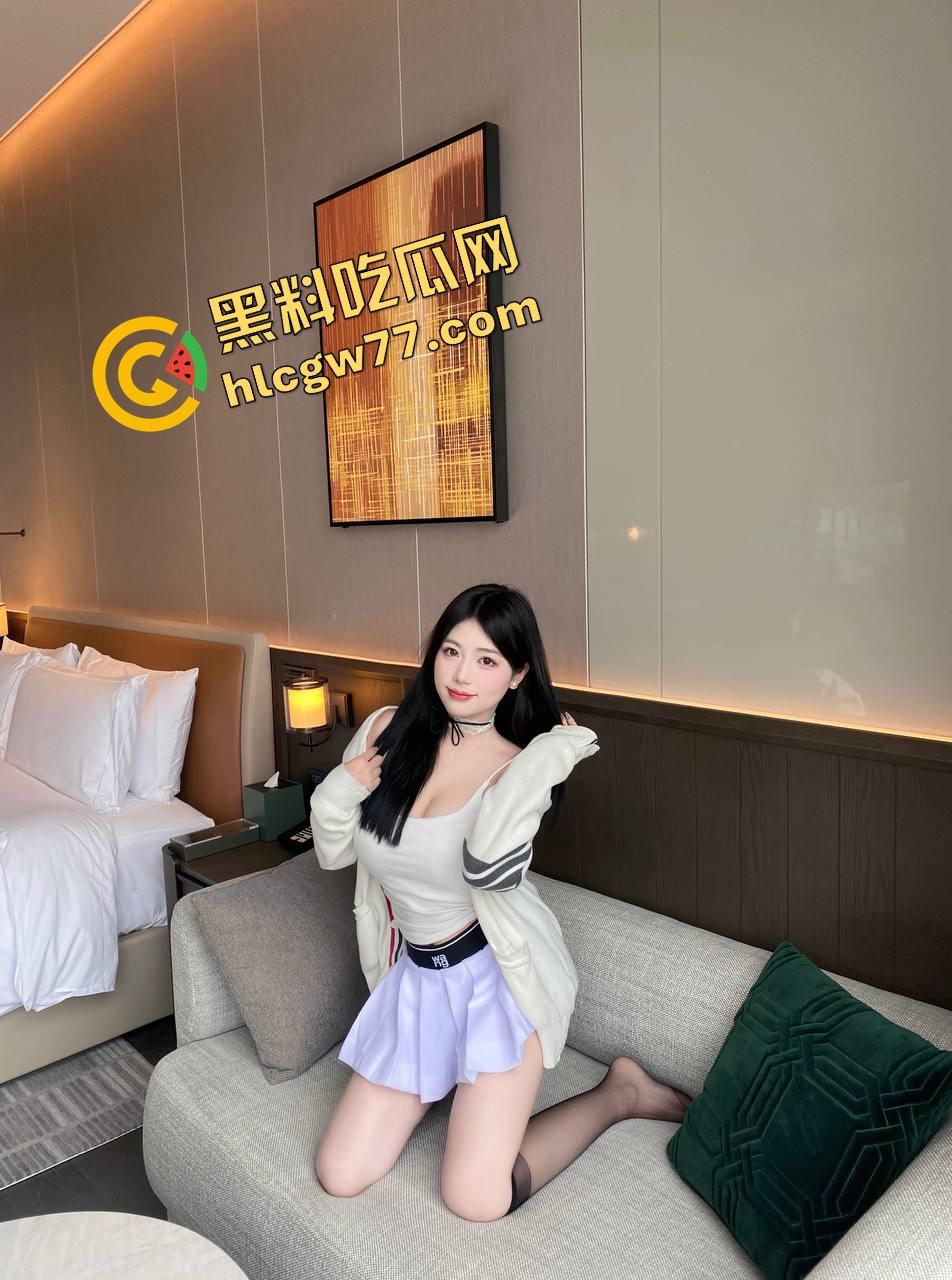 西安女大学生『希昭』私密照流出，室外露出成瘾，蜜桃臀主动无套上位，母狗潜质爆棚！-3