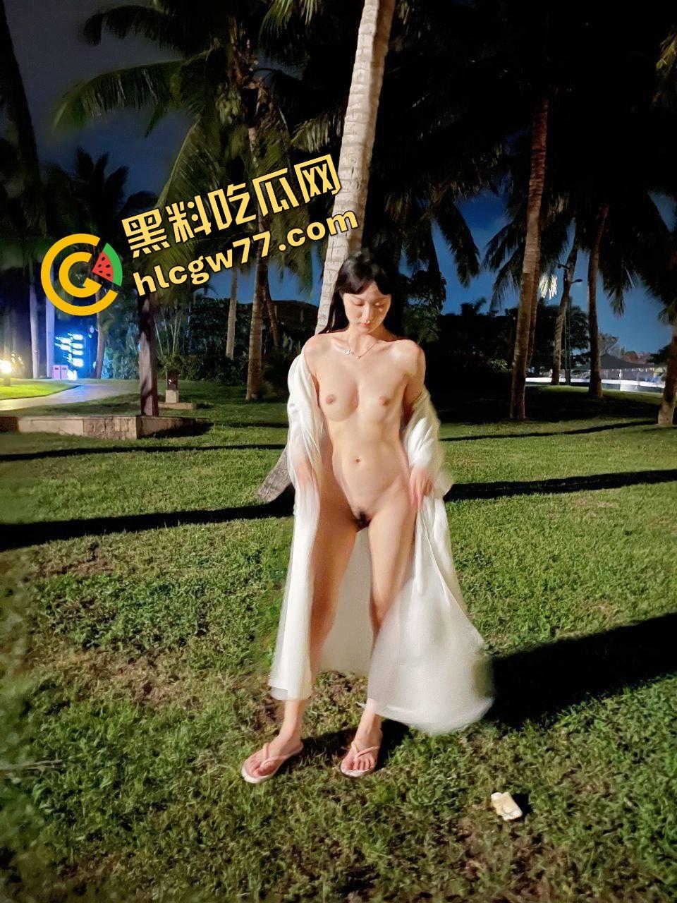 西安女大学生『希昭』私密照流出，室外露出成瘾，蜜桃臀主动无套上位，母狗潜质爆棚！-4