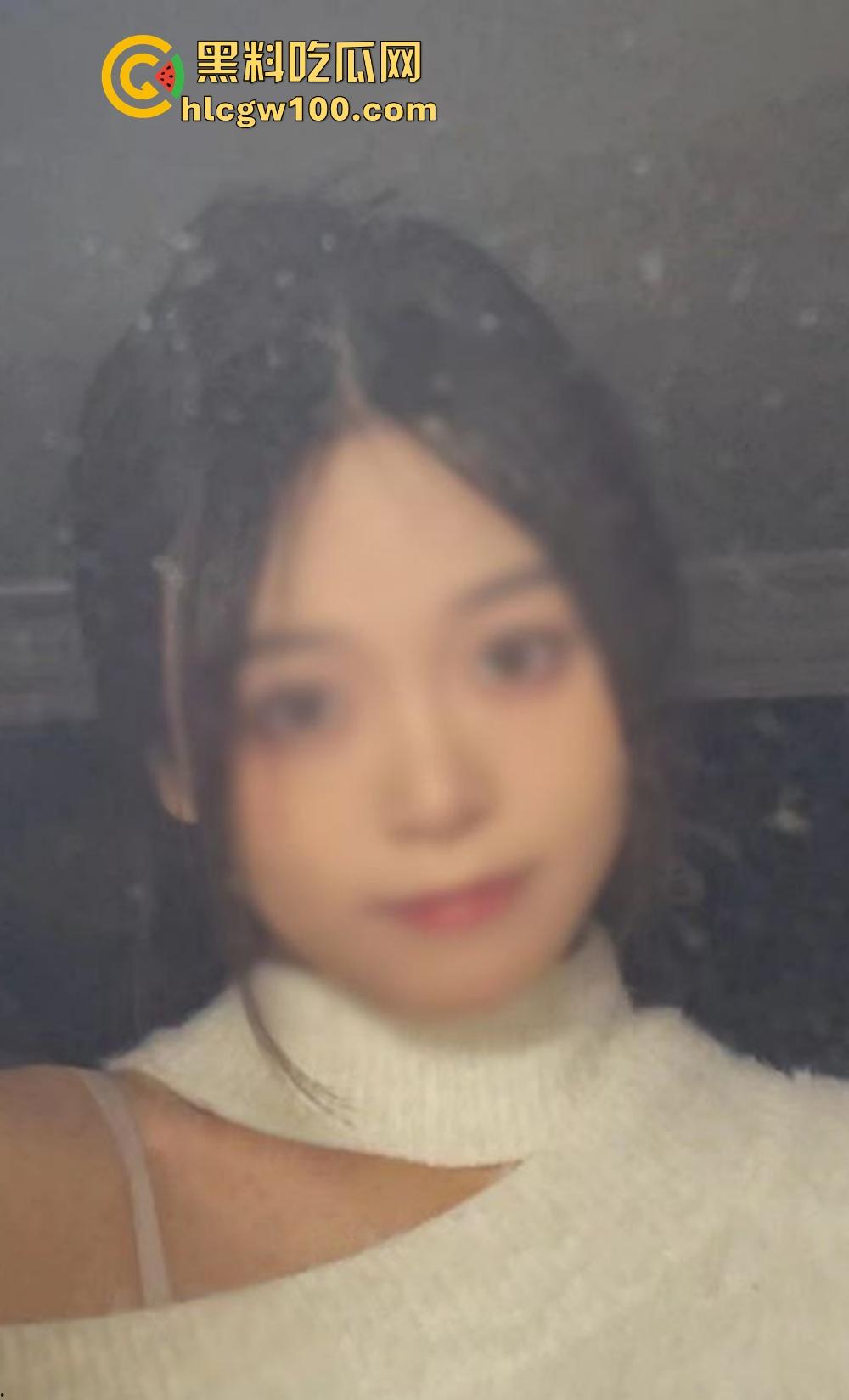 校花竟然是OF老司机,南京大学JK长腿美女『左晴』公开舔鸡巴秀技术,吃鸡还能比耶,鸡巴都被吸软了!-3