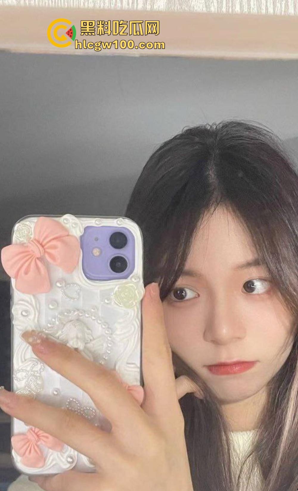 校花竟然是OF老司机,南京大学JK长腿美女『左晴』公开舔鸡巴秀技术,吃鸡还能比耶,鸡巴都被吸软了!-6