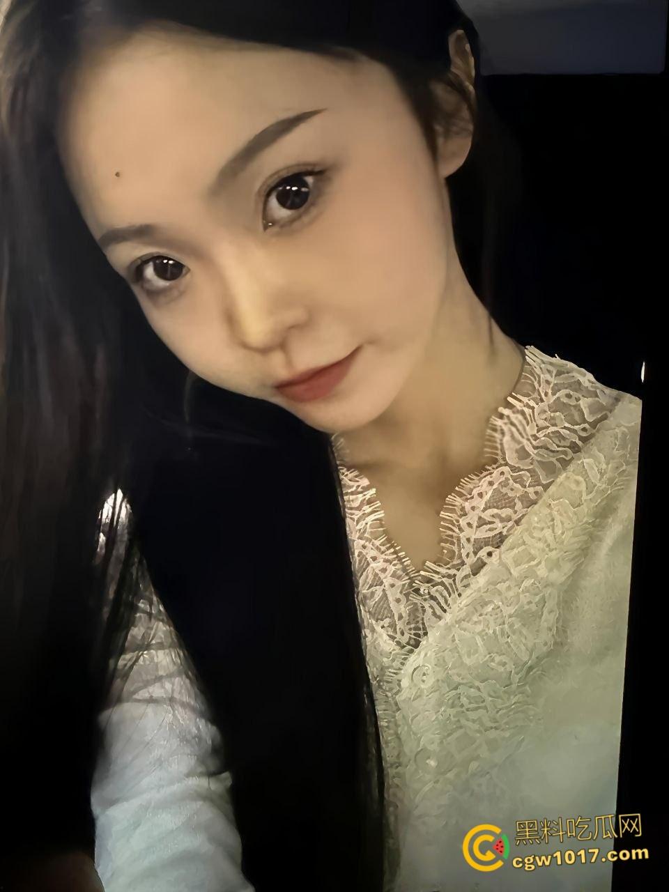 山东淫荡少妇【胡婉清】，被前男友SM调教泄漏，白丝高跟鞋对镜后入无套爆操，女上骑乘疯狂榨精 !-3